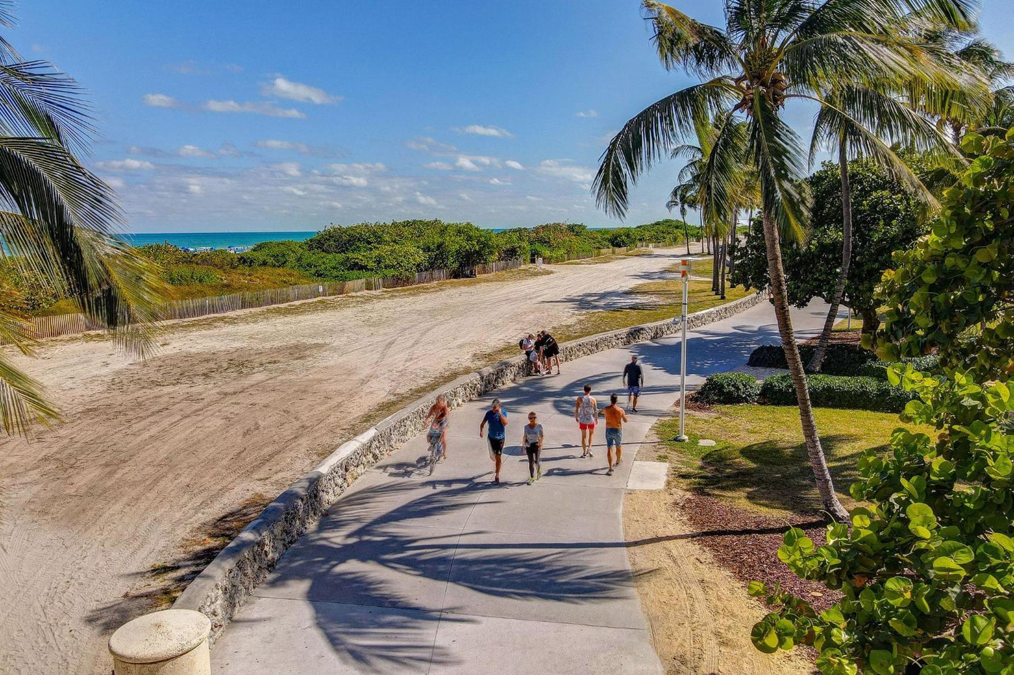 Ocean Drive Deco W/2 Queen Beds, Steps 2 Apartamento *