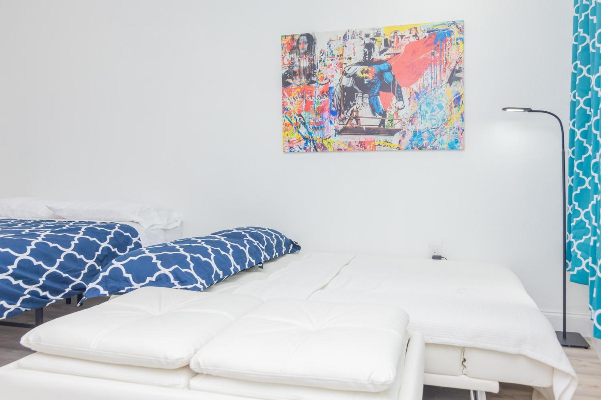 Ocean Drive Deco W/2 Queen Beds, Steps 2 Apartamento