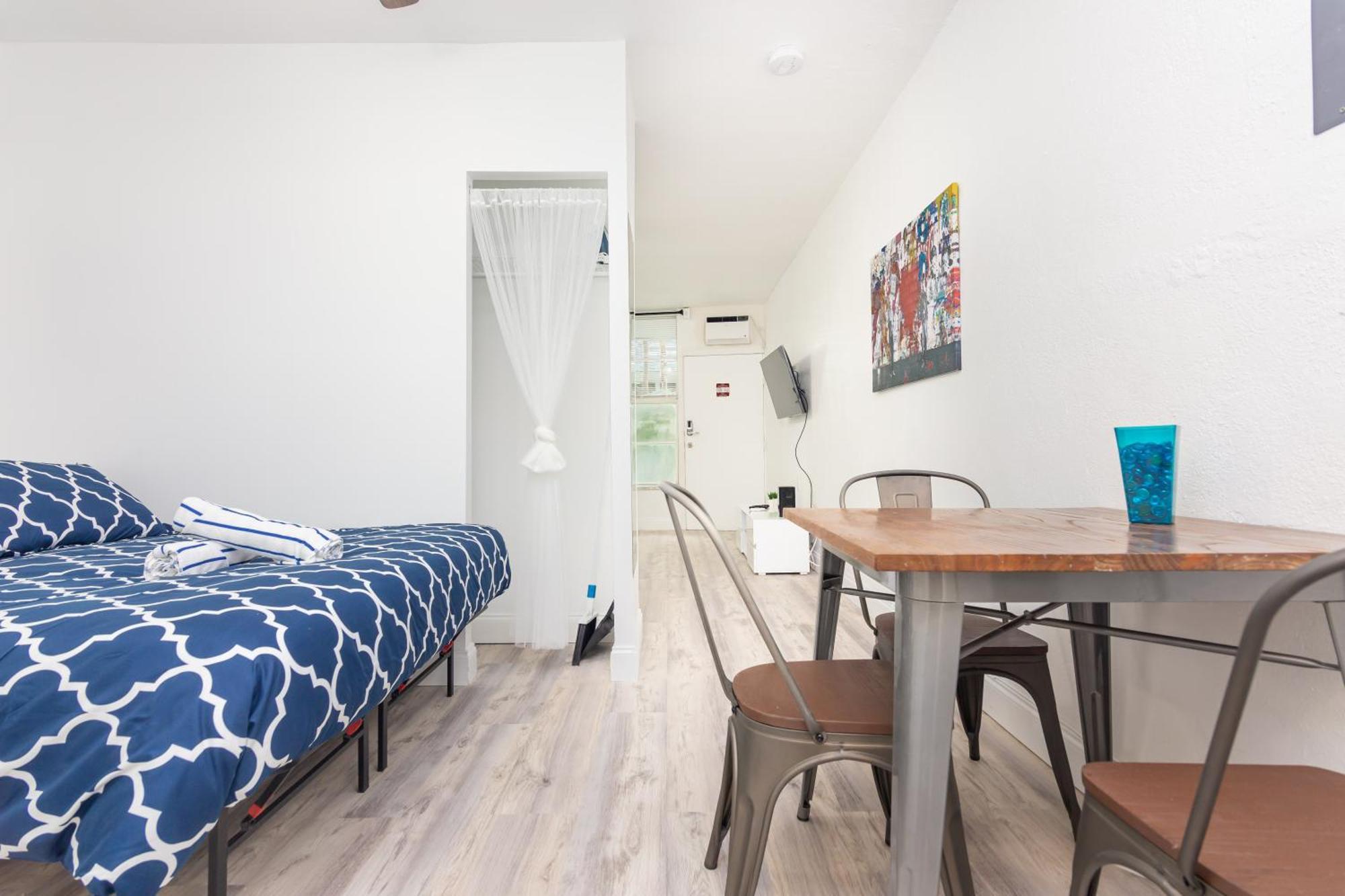 Apartamento Ocean Drive Deco W/2 Queen Beds, Steps 2 *